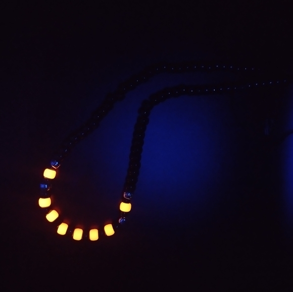 GLOW NECKLACES - Picture 6 of 16